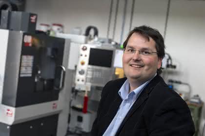Mikrofräsmaschine: Zahnkronen wirtschaftlich herstellen Mikrofräsmaschine: Zahnkronen wirtschaftlich herstellen
