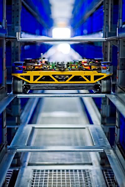 Autonome Roboter sorgen für grüne Logistik: Wagen mit elf Achsen Autonome Roboter sorgen für grüne Logistik: Wagen mit elf Achsen
