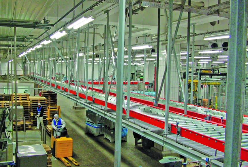 Sivaplan als Partner von Tönnies: Materialfluss hängt an der Decke Sivaplan als Partner von Tönnies: Materialfluss hängt an der Decke