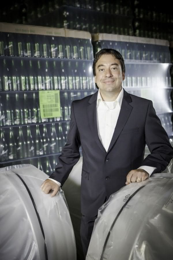Rotkäppchen-Mumm Sektkellereien setzen auf Hochleistungsverpackungsanlagen von Beumer: Mit dem Sekt unter die Haube Rotkäppchen-Mumm Sektkellereien setzen auf Hochleistungsverpackungsanlagen von Beumer: Mit dem Sekt unter die Haube