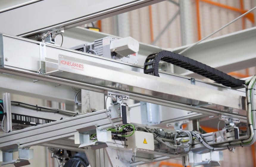 Konecranes baut Hebesystem für Lapp:: Handhaben per Fernsteuerung