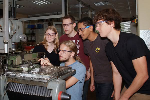 Intelligente Schutzbrille: Studierende der TU Darmstadt gewinnen Wettbewerb