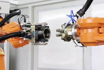 Robustes Equipment zum Entgraten von Gussteilen: Die Greifer halten dicht Robustes Equipment zum Entgraten von Gussteilen: Die Greifer halten dicht