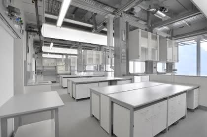 Laboreinrichtungssystem Scala: Geringe Betriebskosten, hoher Schutz