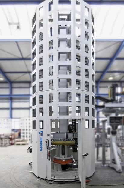 Schwerlastpositioniertisch: Viele Teile im Turm Schwerlastpositioniertisch: Viele Teile im Turm