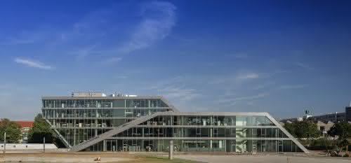 Neuer Unternehmenssitz: Hahn + Kolb eröffnet neue Zentrale Neuer Unternehmenssitz: Hahn + Kolb eröffnet neue Zentrale