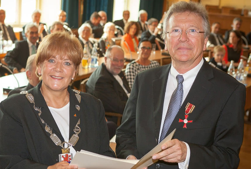 Verdienstkreuz am Bande für Heinz-Helmut Kempkes:: Ehrung für langjähriges Engagement Verdienstkreuz am Bande für Heinz-Helmut Kempkes:: Ehrung für langjähriges Engagement
