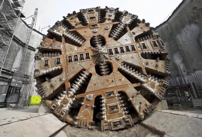 Tunnelbohrmaschinen brauchen einen Gegenhalt:: Dieser Wurm wiegt 2.800 Tonnen Tunnelbohrmaschinen brauchen einen Gegenhalt:: Dieser Wurm wiegt 2.800 Tonnen