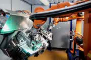 Wirtschaft + Unternehmen: Kuka: Reibschweißen im Kleinen Wirtschaft + Unternehmen: Kuka: Reibschweißen im Kleinen