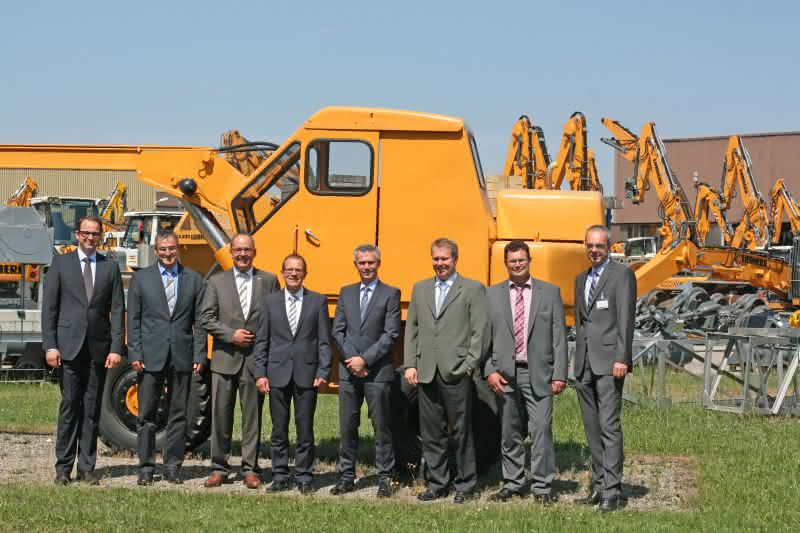 Wirtschaft + Unternehmen: Kontinentallager für Liebherr: "Gigantisch" Wirtschaft + Unternehmen: Kontinentallager für Liebherr: "Gigantisch"