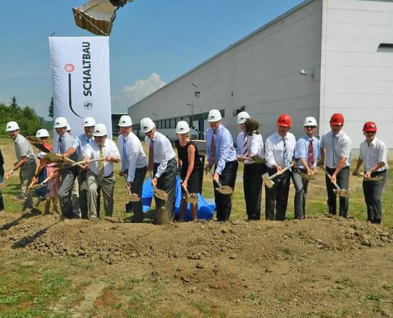 Wirtschaft + Unternehmen: Schaltbau: Spatenstich für Werkserweiterung Wirtschaft + Unternehmen: Schaltbau: Spatenstich für Werkserweiterung