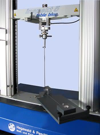 Materialprüfung: Belastungstest für chirurgische Fäden