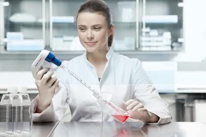 Neu und elektronisch: Pipettierhilfe