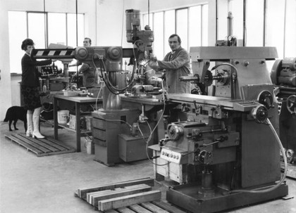 Eisenblätter feiert 40 Jahre Längsschleifmaschine: Edel seit vier Jahrzehnten