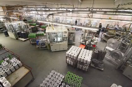 Eisenblätter feiert 40 Jahre Längsschleifmaschine: Edel seit vier Jahrzehnten