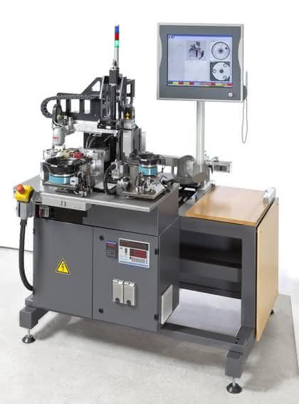 Modulare Montagezelle zum Prüfen und Verpressen von Kleinstwellen.: Automatisch und intelligent Modulare Montagezelle zum Prüfen und Verpressen von Kleinstwellen.: Automatisch und intelligent