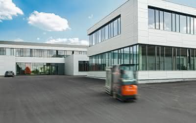 Wirtschaft + Unternehmen: Fein investiert am Unternehmensstandort