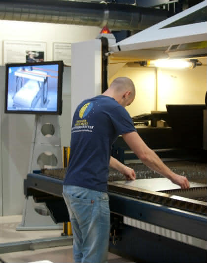 News: Faszination Licht - Experimente und Shows im Fraunhofer IWS