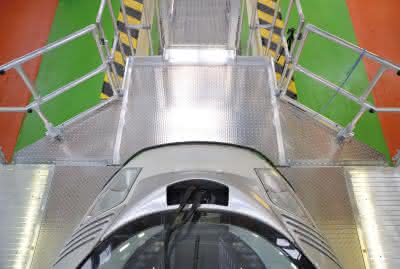 Arbeitsbühnen: Innovative Wartungstechnik trifft auf Superzug