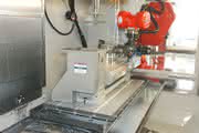 Roboterautomation und 5-Achs-Bearbeitungszentrum erhöhen Produktivität im 1-Mann-Betrieb: Solo mit Power
