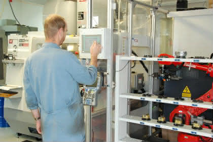 Roboterautomation und 5-Achs-Bearbeitungszentrum erhöhen Produktivität im 1-Mann-Betrieb: Solo mit Power Roboterautomation und 5-Achs-Bearbeitungszentrum erhöhen Produktivität im 1-Mann-Betrieb: Solo mit Power