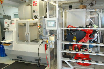 Roboterautomation und 5-Achs-Bearbeitungszentrum erhöhen Produktivität im 1-Mann-Betrieb: Solo mit Power Roboterautomation und 5-Achs-Bearbeitungszentrum erhöhen Produktivität im 1-Mann-Betrieb: Solo mit Power