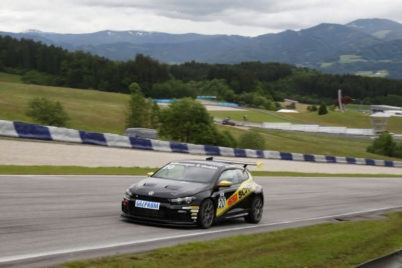 Wirtschaft + Unternehmen: R-Cup: Schäfer-Scirocco braust allen davon
