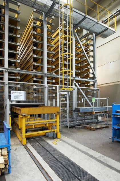 Für Blech- und Langgut: Remmert baut mitwachsende Lagertechnik: Tunnel durch das Lager Für Blech- und Langgut: Remmert baut mitwachsende Lagertechnik: Tunnel durch das Lager