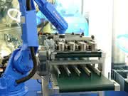Roboterbasierte Automation: Roboter bestückt richtig