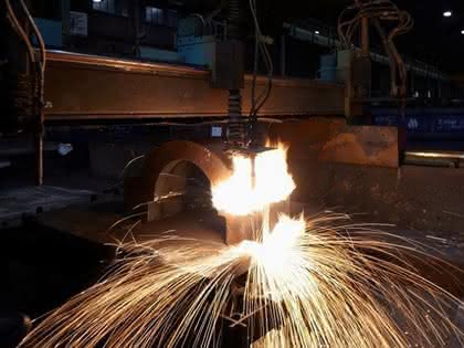 Schwere Stahlteile: Maßarbeit in Stahl