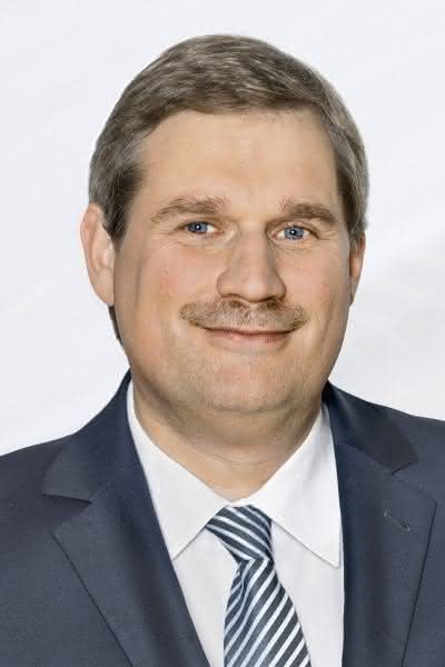 Wirtschaft + Unternehmen: Dämpfer für Heraeus: Umsatz und Ergebnis rückläufig Wirtschaft + Unternehmen: Dämpfer für Heraeus: Umsatz und Ergebnis rückläufig