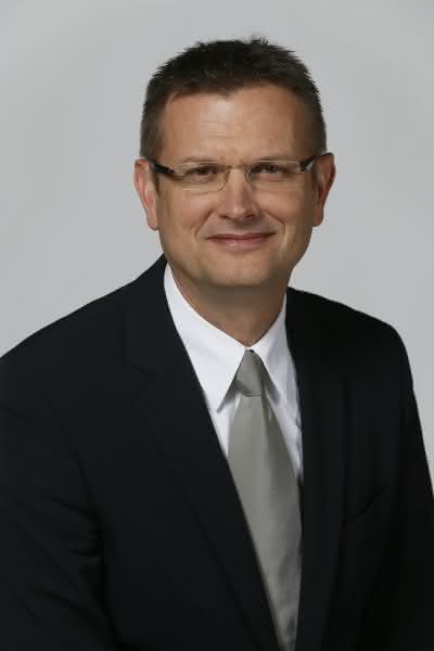 Wirtschaft + Unternehmen: Still-Aufsichtsrat verlängert Vertrag mit CSO Thomas A. Fischer Wirtschaft + Unternehmen: Still-Aufsichtsrat verlängert Vertrag mit CSO Thomas A. Fischer