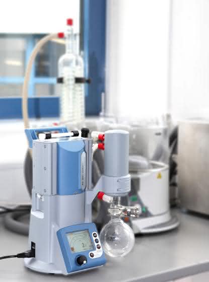 Pumpenleistung und Vakuumregelung: Chemiepumpstand für Endvakuum von 2 mbar Pumpenleistung und Vakuumregelung: Chemiepumpstand für Endvakuum von 2 mbar