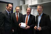 News: Wissenschafts-Staatsminister Dr. Heubisch besuchte das FLÜGGE-Alumni-Unternehmen ibidi GmbH
