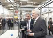 Wirtschaft + Unternehmen: Hannover Messe: Kretschmann besucht Festo