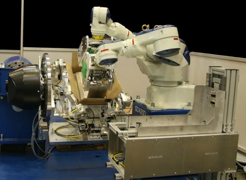 Wirtschaft + Unternehmen: Yaskawa-Roboter: Verpacken mit überlagerten Bewegungen Wirtschaft + Unternehmen: Yaskawa-Roboter: Verpacken mit überlagerten Bewegungen