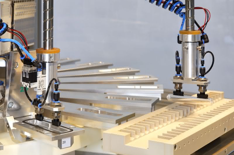 Roboter sorgen für Mikro-Montage in Hochgeschwindigkeit: Konstant hohe Taktung
