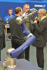 Wirtschaft + Unternehmen: Schunk Expert Days: Roboter sichern Jobs