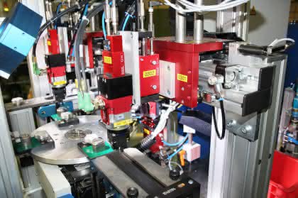 Automatisierte Handhabung in der Sintermetalltechnik: Kombi-Handling für Großserie