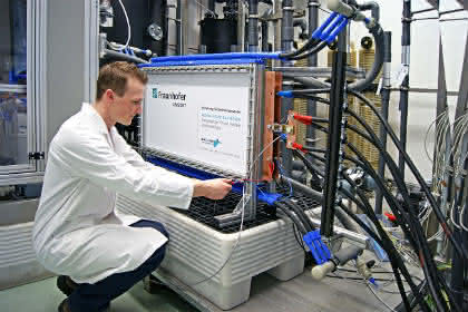 News: Durchbruch für neuartige Stromspeicher: Große und leistungsfähige Redox-Flow-Batterie