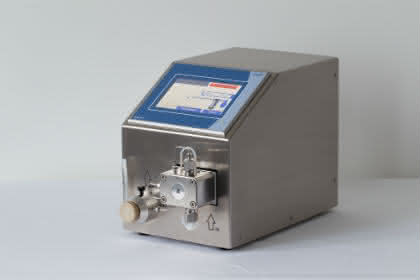 Förder-, Dosier-, Vakuumtechnik: HPLMC-Pumpe: Mit Coriolis-Massedurchflusssensor