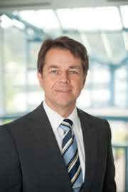 Wirtschaft + Unternehmen: Weiss holt Grünewald in die Spitze