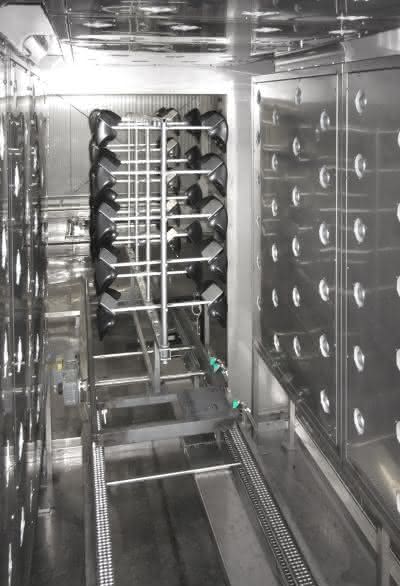 Intec und Z: Entgratung und Lackierung komplexer Bauteile