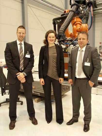 Energieführungen von Igus machen Roboter beweglich: Packt auch schwere Leitungspakete