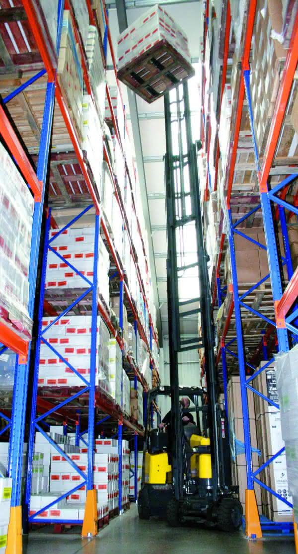 Wirtschaft + Unternehmen: Combilift: Stapler für innen und außen