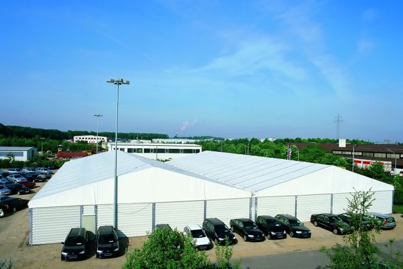Wirtschaft + Unternehmen: Haltec: Halle in die Erde genagelt