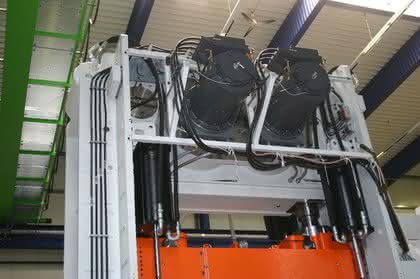 Kniehebelpresse: Starke Maschine Kniehebelpresse: Starke Maschine