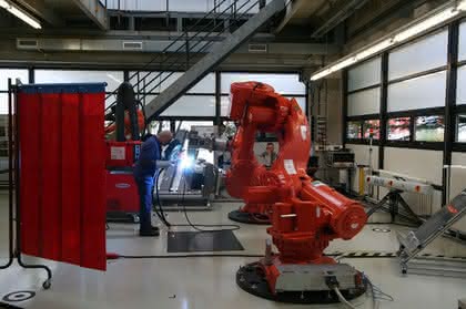 Mensch-Roboter-Kollaboration: Sichere Robotersteuerung