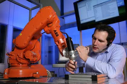 Mensch-Roboter-Kollaboration: Sichere Robotersteuerung