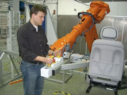 Mensch-Roboter-Kollaboration: Sichere Robotersteuerung